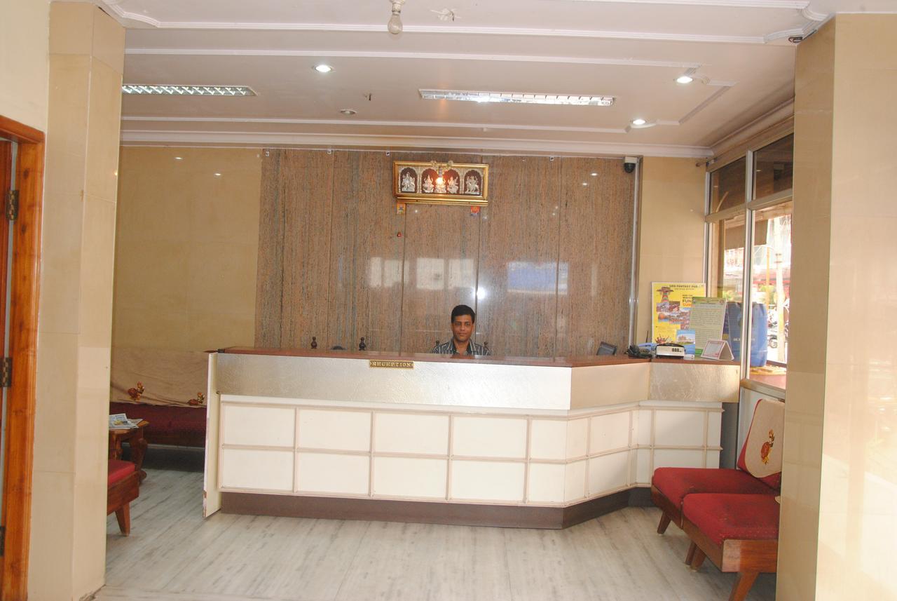 Hotel Sangeeth Lodging Мисор Екстериор снимка